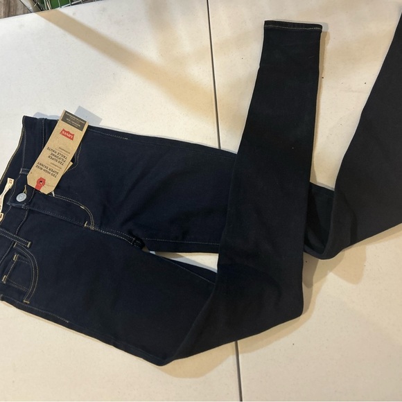 Levi's Women's Black Jeans NWT - Picture 3 of 5